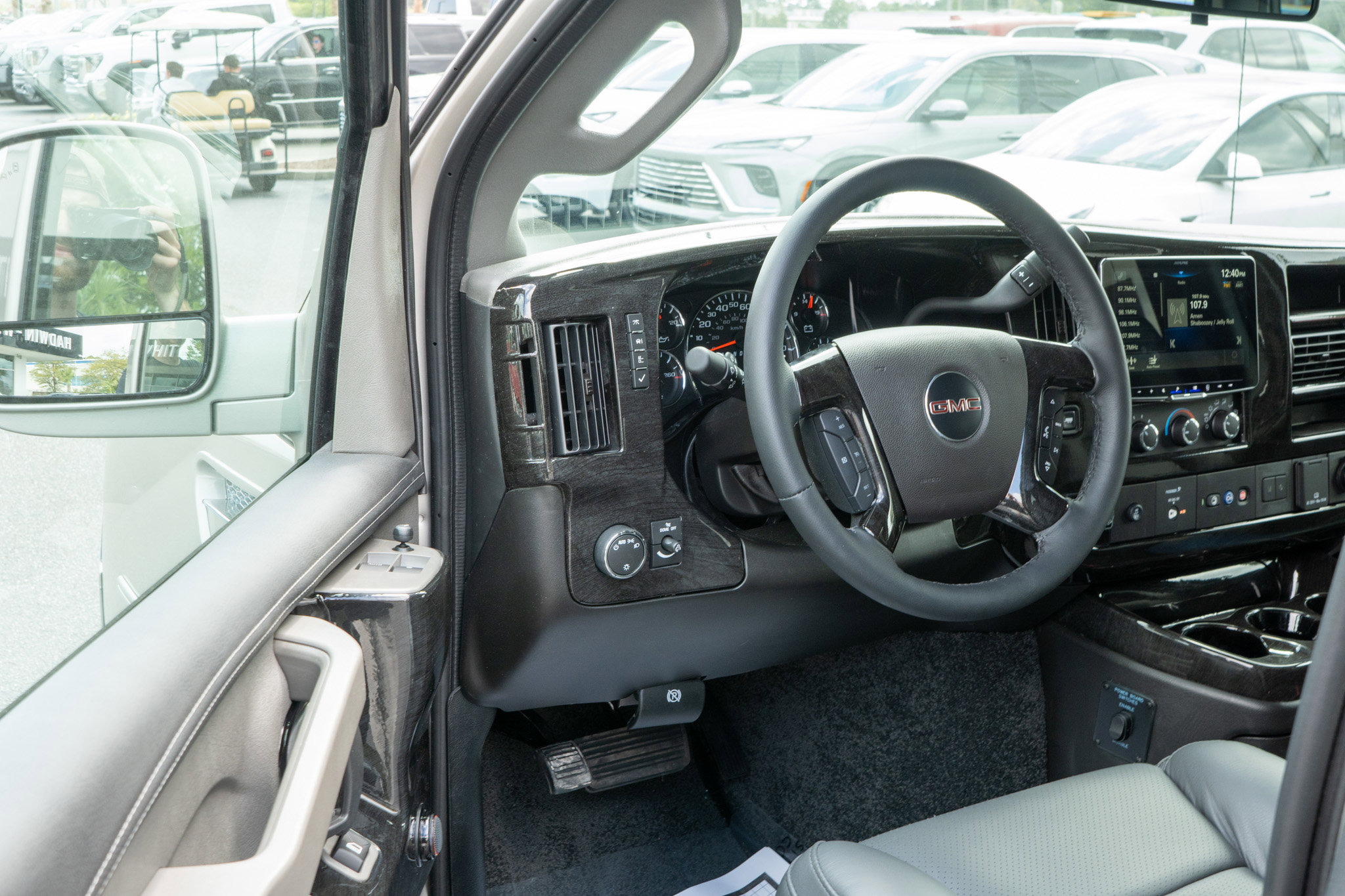 New 2026 GMC Savana 2500 w/ Driver Convenience Package image 10