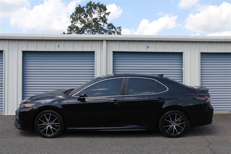 Used 2022 Toyota Camry SE w/ Cold Weather Package FWD image 9