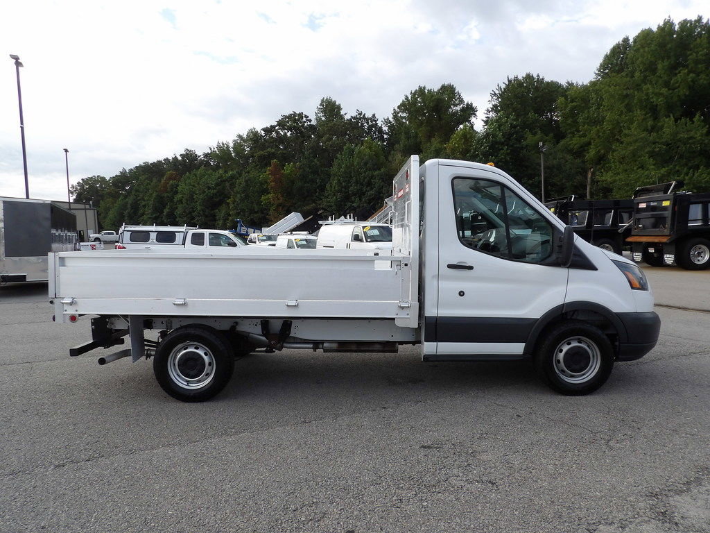 Used 2017 Ford Transit 250 138 RWD image 9