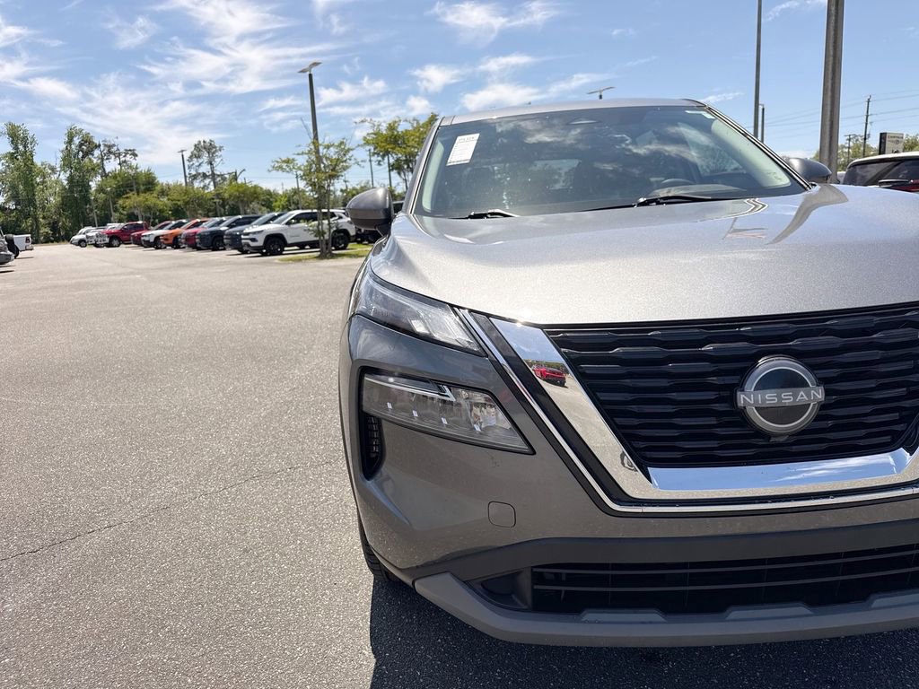 Used 2023 Nissan Rogue SV FWD image 9
