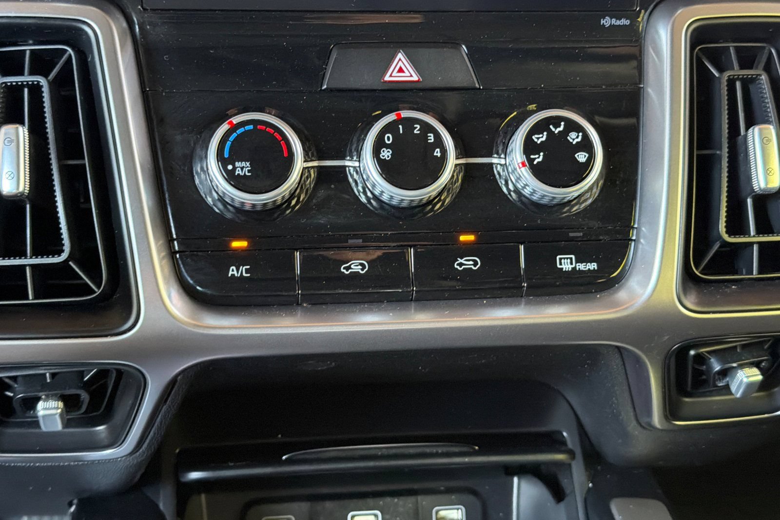 Used 2023 Kia Sorento LX AWD/4WD image 21