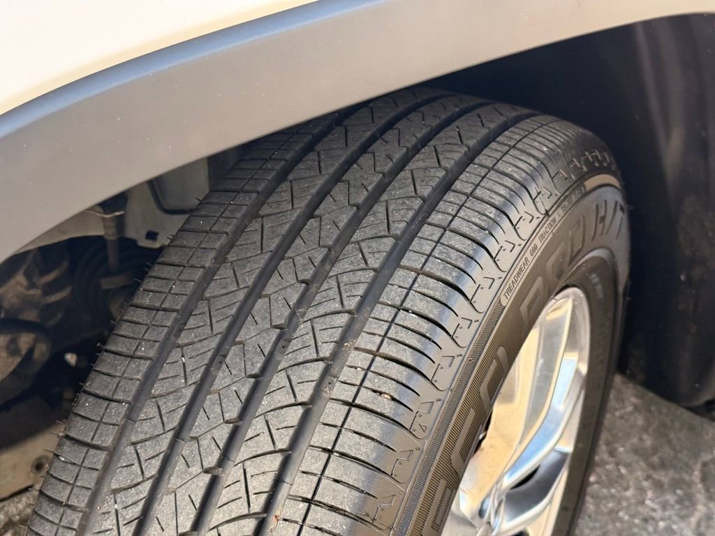 Used 2019 Jeep Cherokee Latitude Plus w/ Comfort/Convenience Group image 11