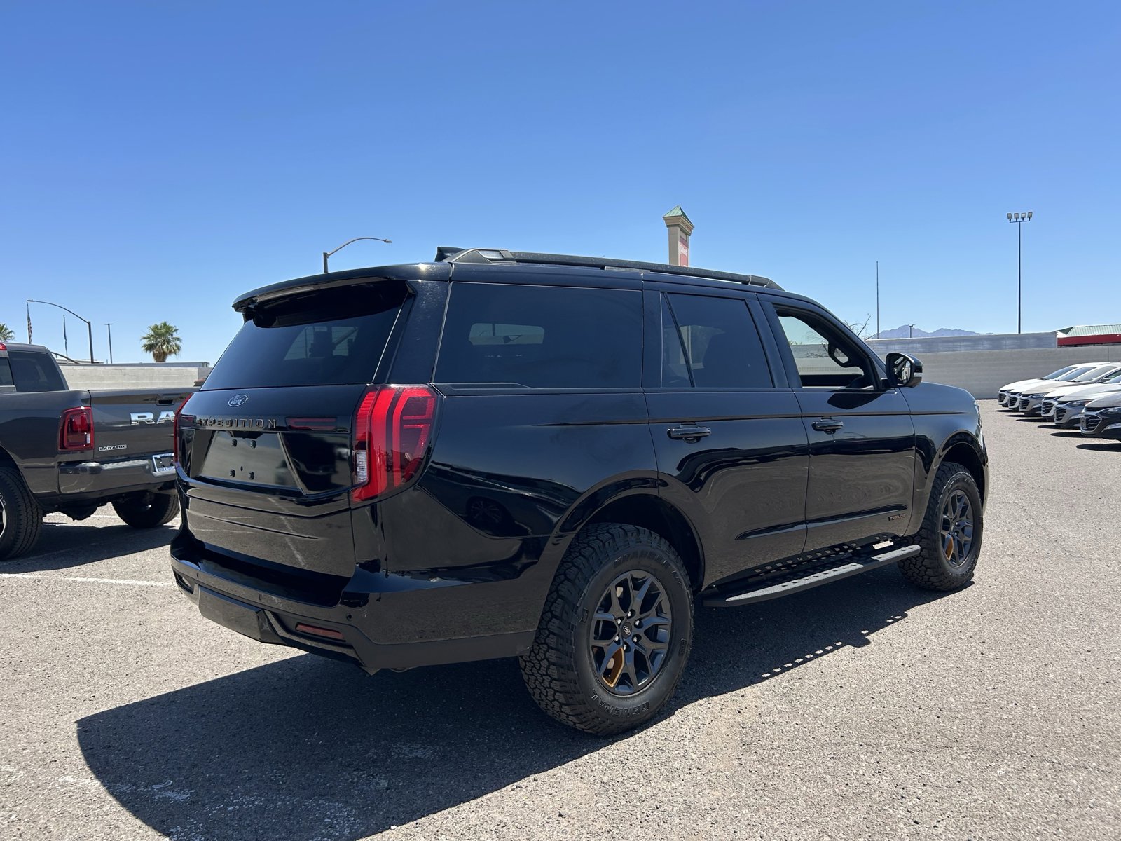 Used 2025 Ford Expedition Tremor AWD/4WD image 4