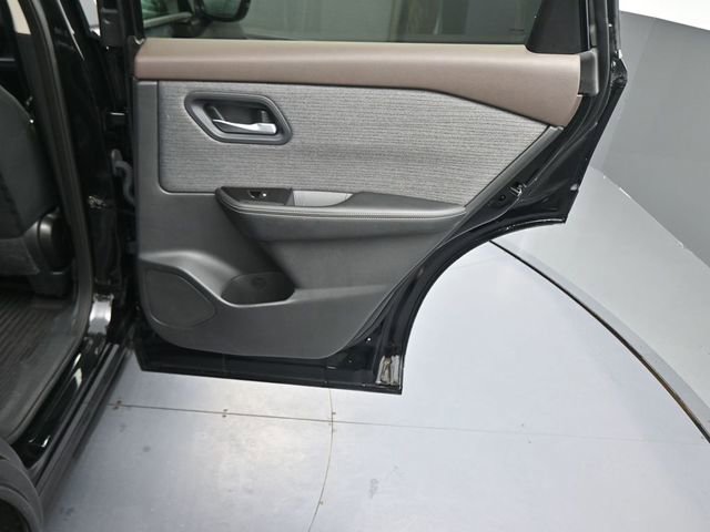 Used 2023 Nissan Rogue SV image 13