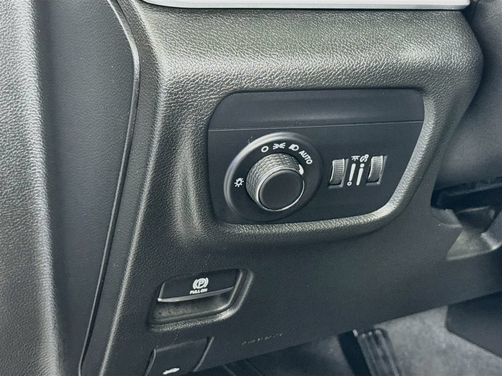 Used 2023 Jeep Grand Cherokee L Laredo w/ Luxury Tech Group I AWD/4WD image 10