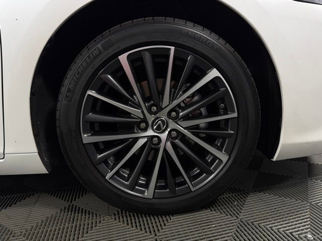 Used 2024 Lexus ES 350 w/ Premium Package image 11