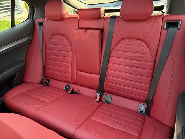 Used 2023 Alfa Romeo Stelvio Veloce AWD/4WD image 23