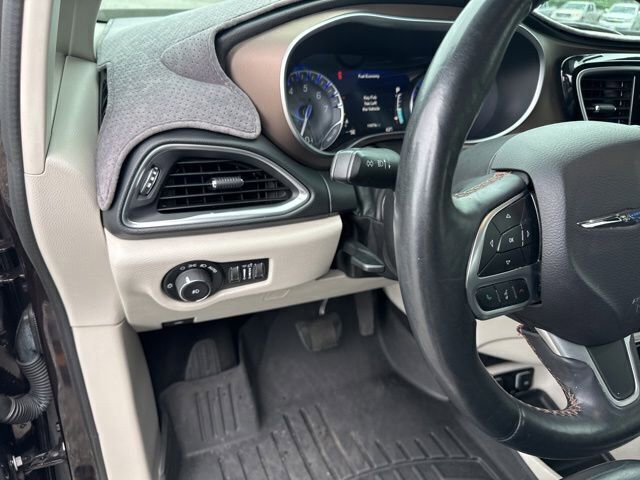 Used 2018 Chrysler Pacifica Touring-L Plus w/ Tire & Wheel Group FWD image 9