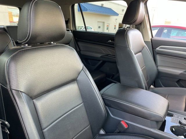 Used 2023 Volkswagen Atlas SEL R-Line AWD/4WD image 14