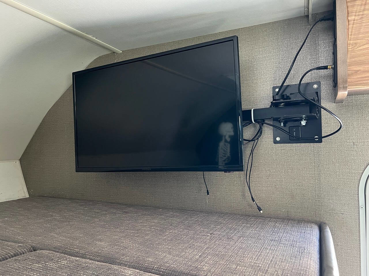 Used 2018 Ford E-350 and Econoline 350 Super Duty w/ Motorhome Prep Package image 25