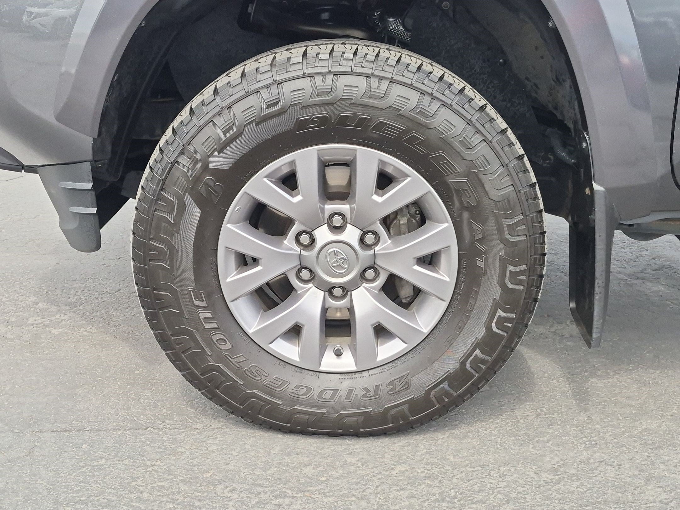 Used 2019 Toyota Tacoma SR5 AWD/4WD image 13