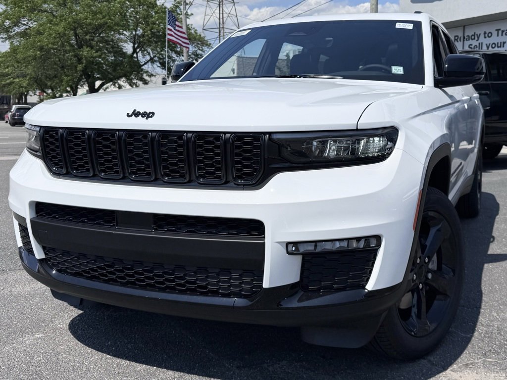 New 2025 Jeep Grand Cherokee L Limited w/ Black Appearance Package image 3