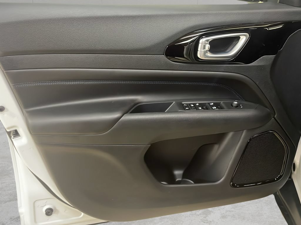 New 2026 Jeep Compass Latitude AWD/4WD image 19
