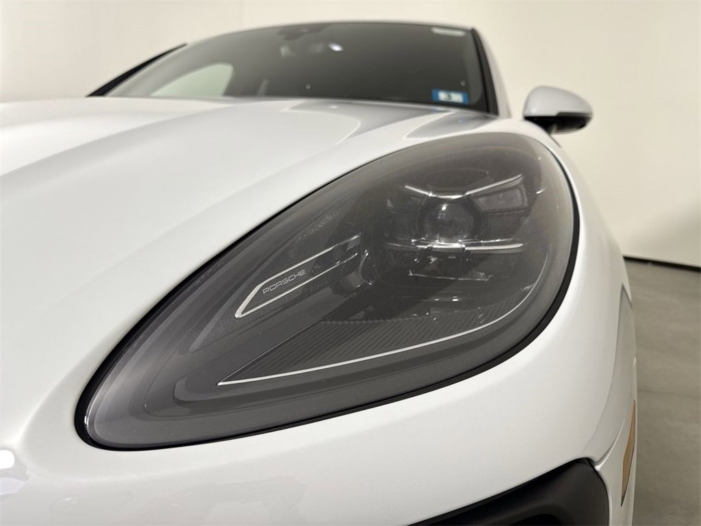 Certified 2023 Porsche Macan Turbo image 11