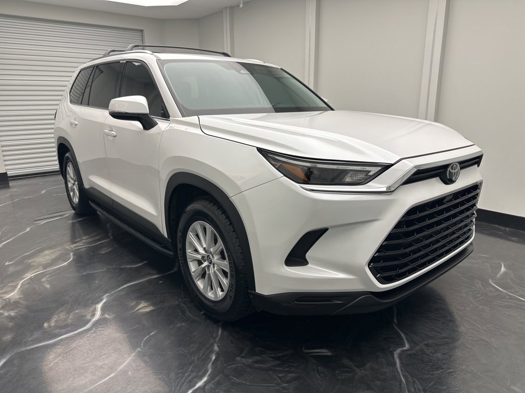 Used 2024 Toyota Grand Highlander XLE image 2