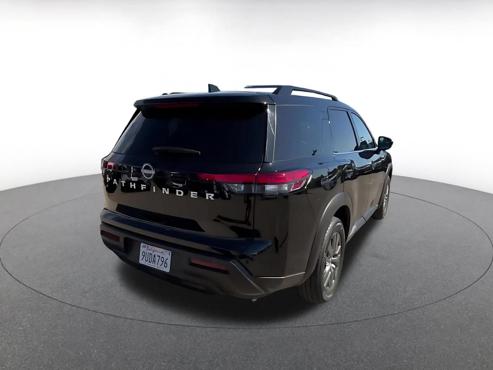 Used 2025 Nissan Pathfinder SV FWD image 15