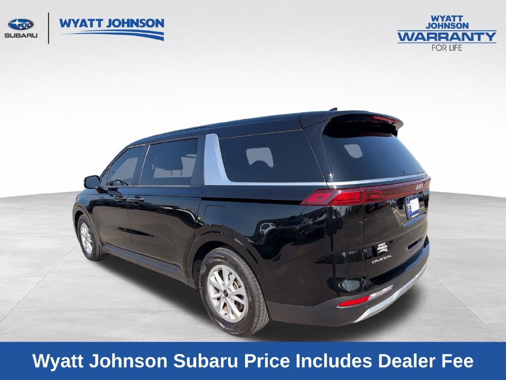 Used 2024 Kia Carnival LX FWD image 6
