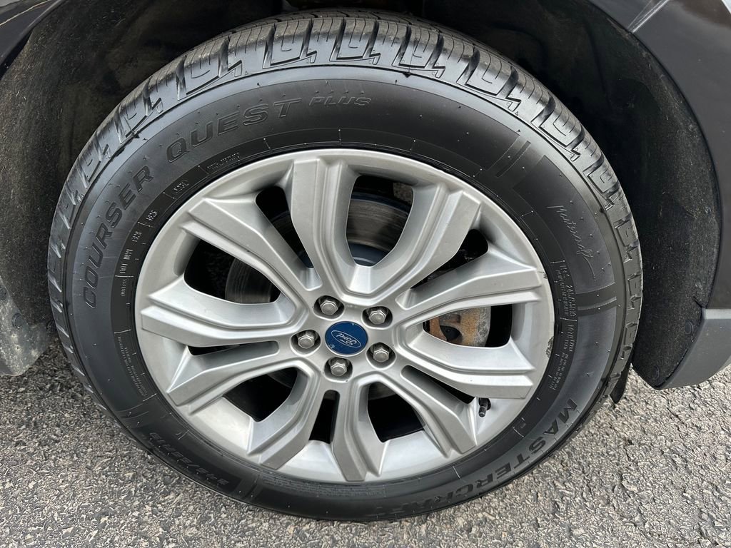Used 2019 Ford Edge Titanium AWD/4WD image 32