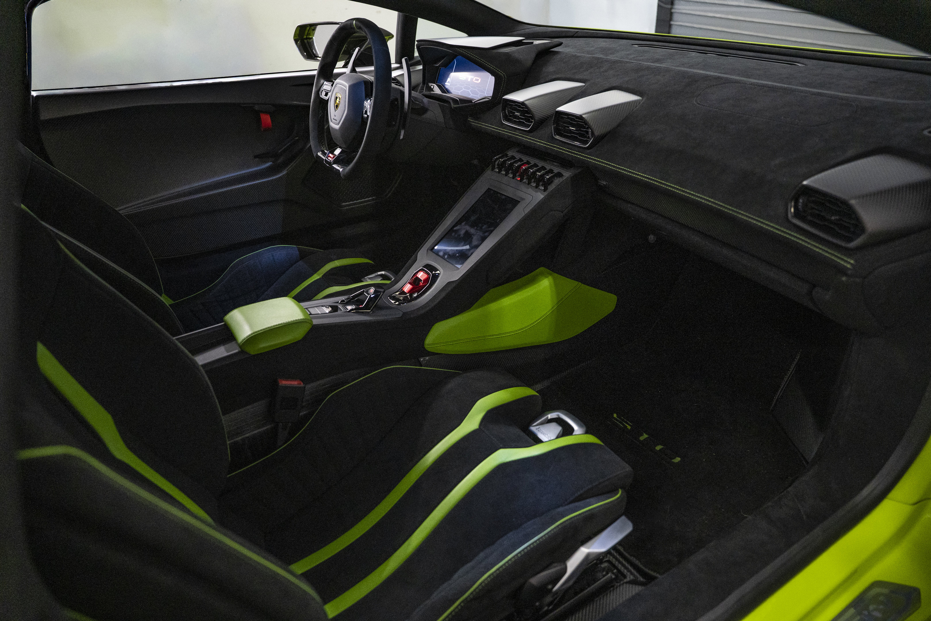 Used 2023 Lamborghini Huracan STO RWD image 45