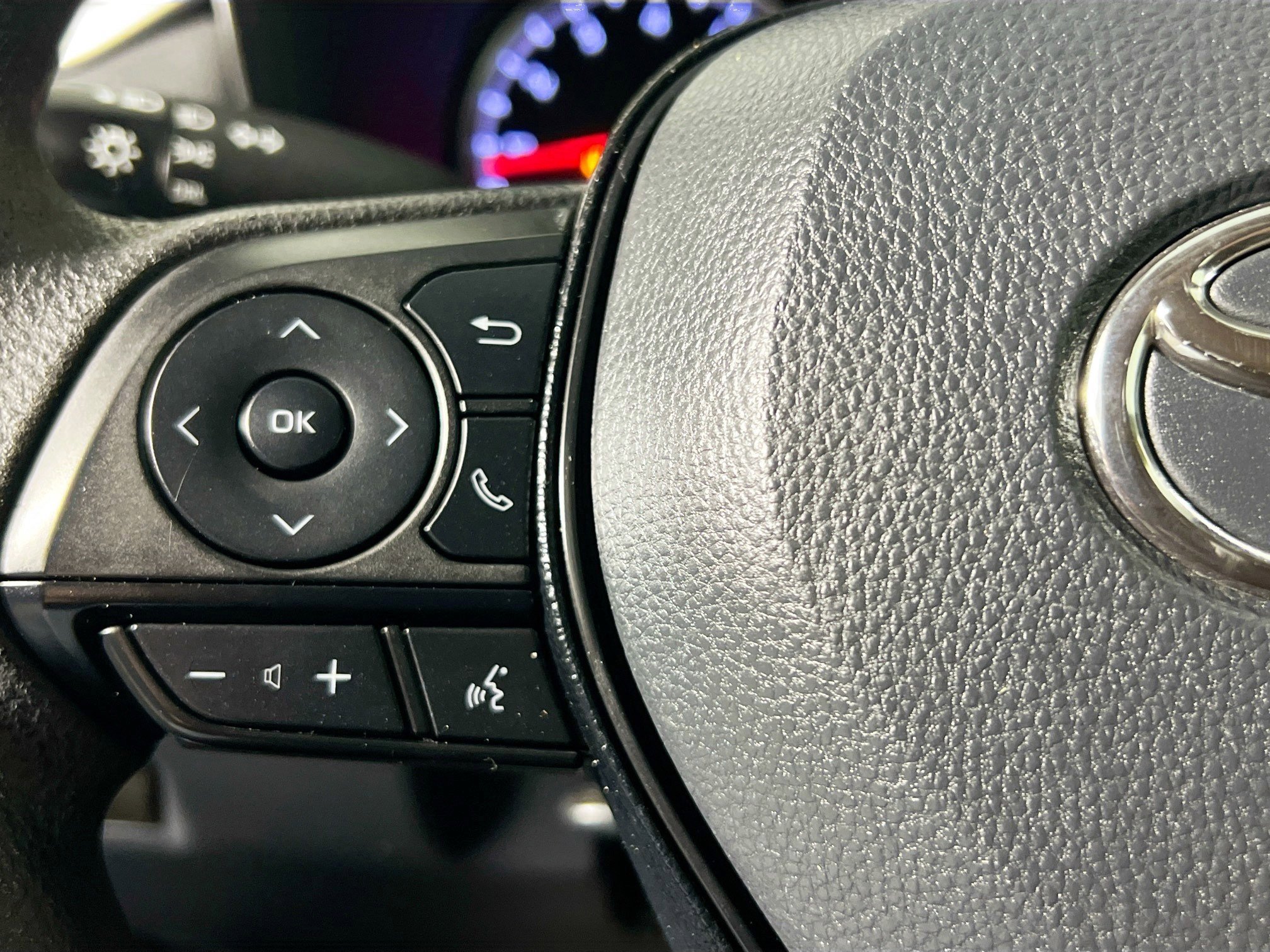 Used 2019 Toyota RAV4 LE image 18