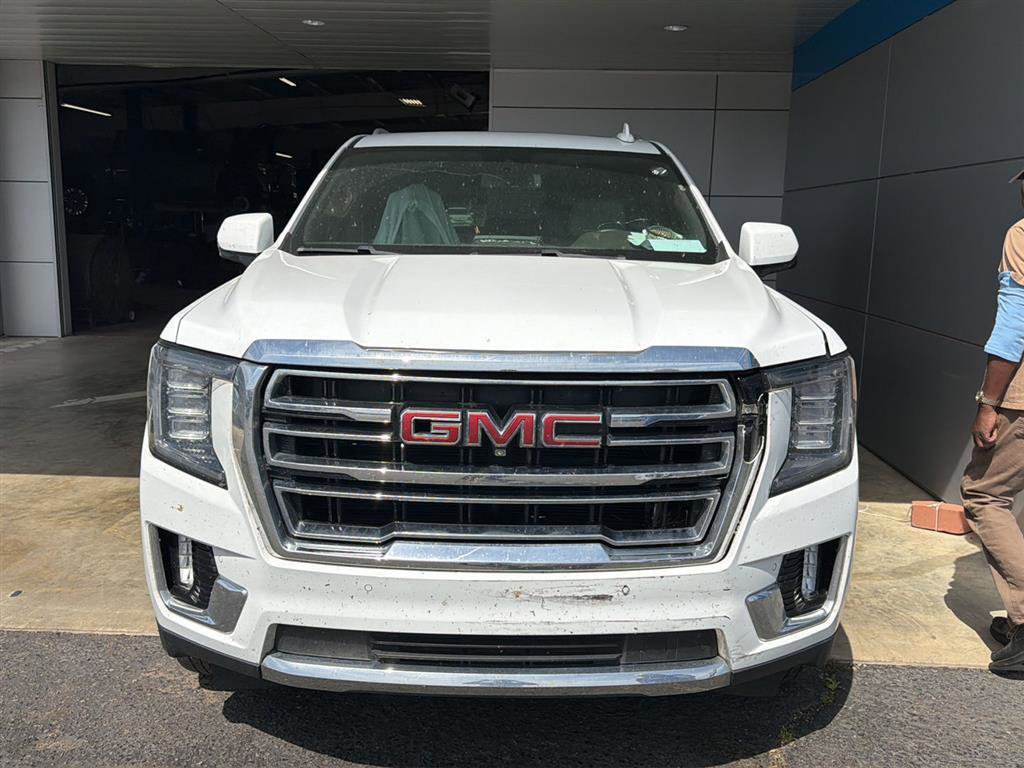 Used 2023 GMC Yukon XL SLT w/ SLT Premium Package image 2