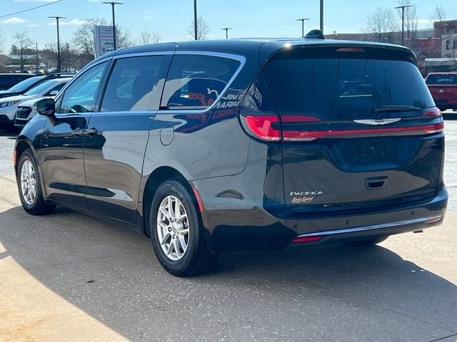 Used 2024 Chrysler Pacifica Touring-L image 10