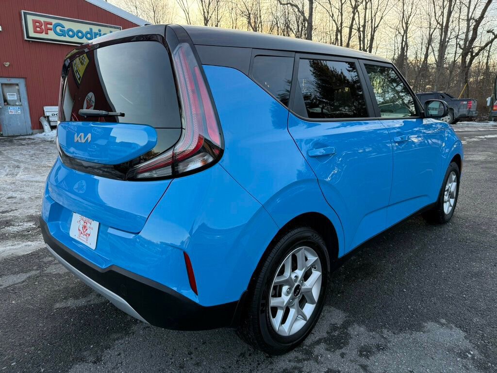 Used 2023 Kia Soul S image 3