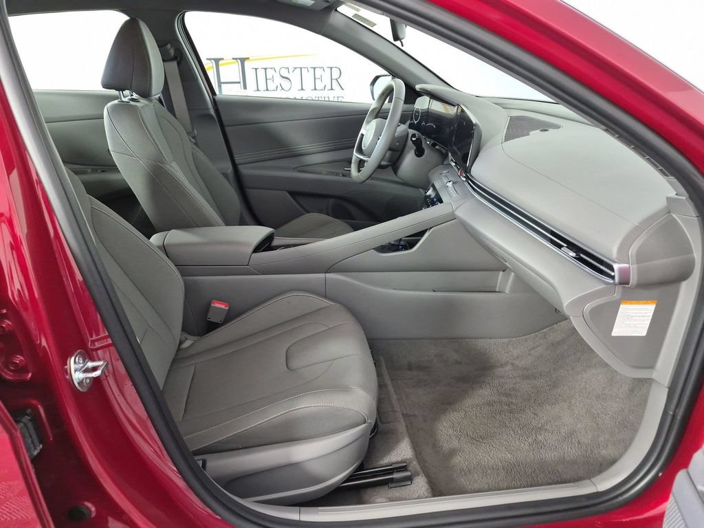 Used 2025 Hyundai Elantra SEL FWD image 37