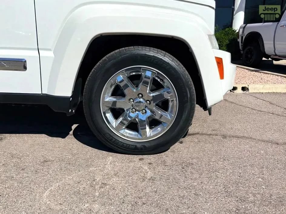 Used 2010 Jeep Liberty Limited w/ Tire & Wheel Group AWD/4WD image 24