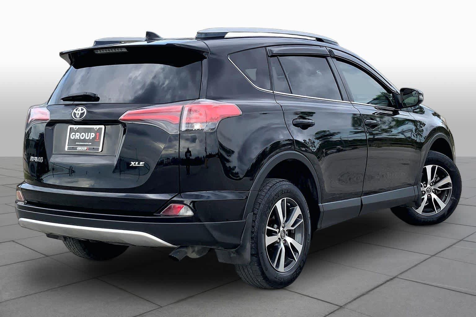 Used 2017 Toyota RAV4 XLE FWD image 13