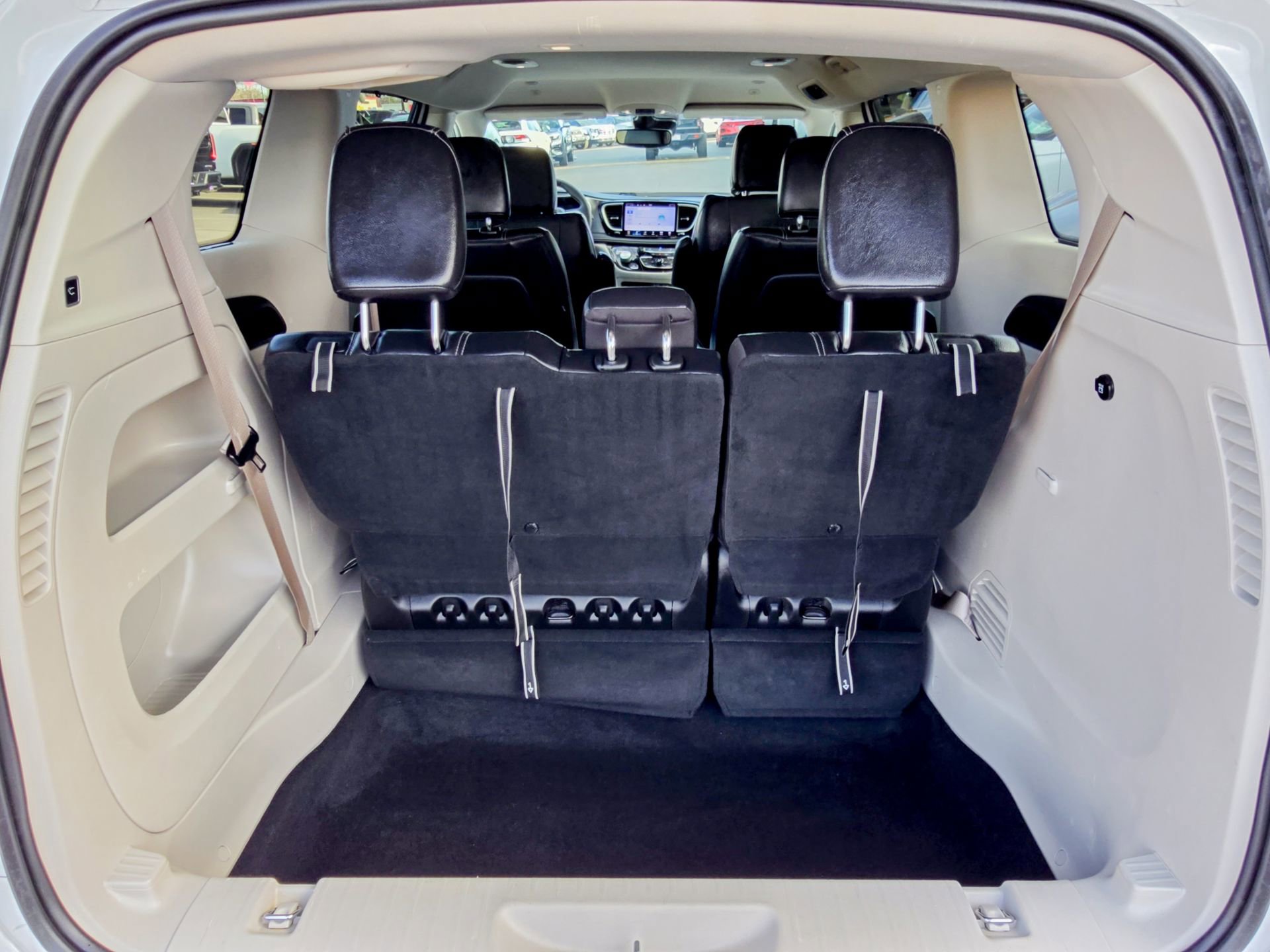 Used 2022 Chrysler Pacifica Touring-L image 40