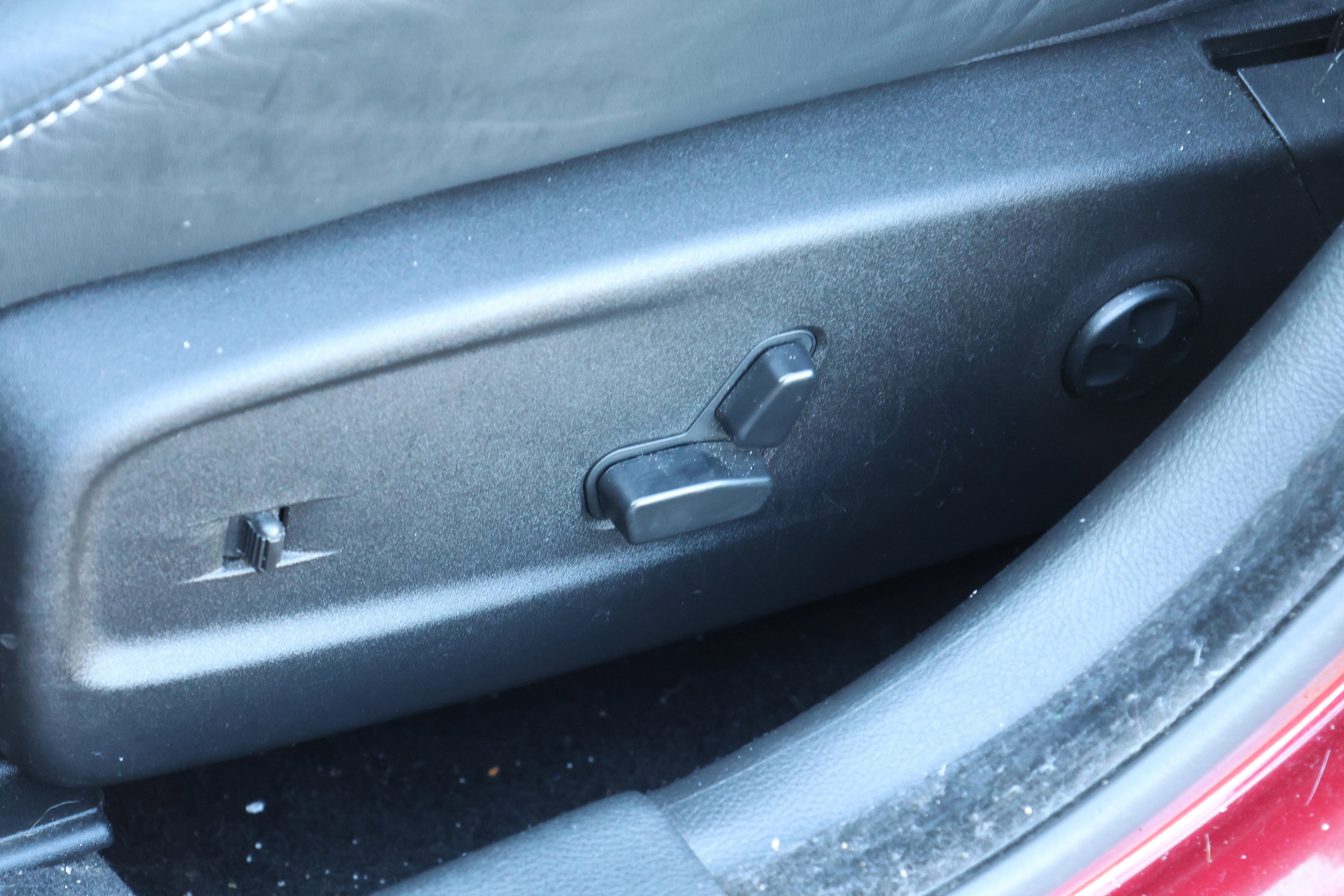 Used 2023 Chrysler 300 C image 32