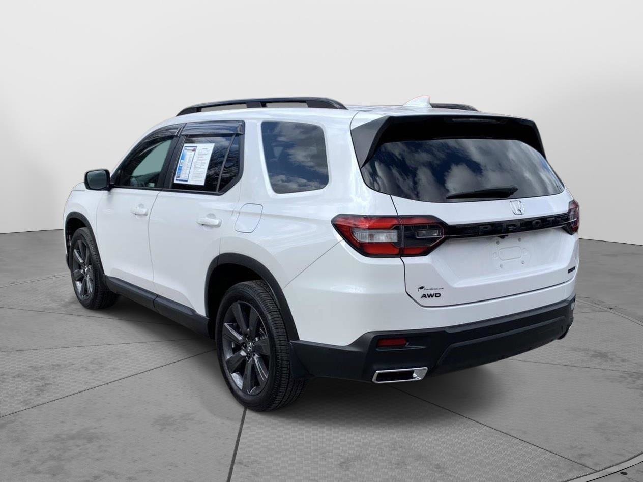 Used 2023 Honda Pilot Sport image 5