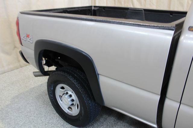 Used 2005 Chevrolet Silverado 2500 W/T w/ Skid Plate Package AWD/4WD image 12