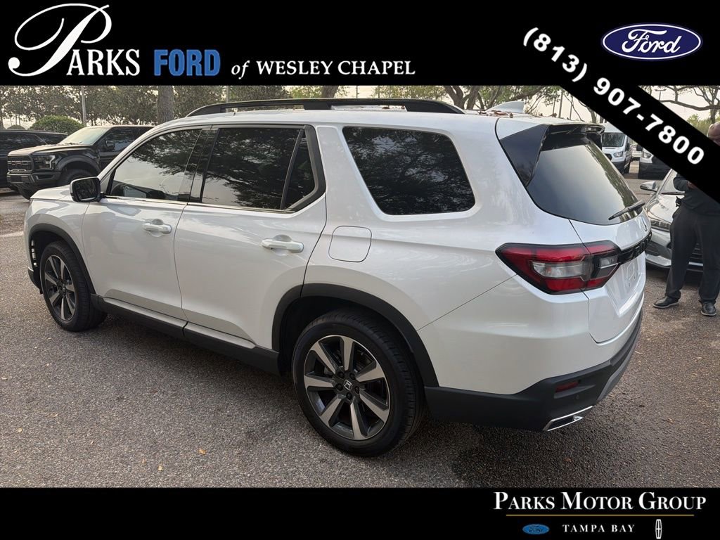 Used 2024 Honda Pilot Touring image 10