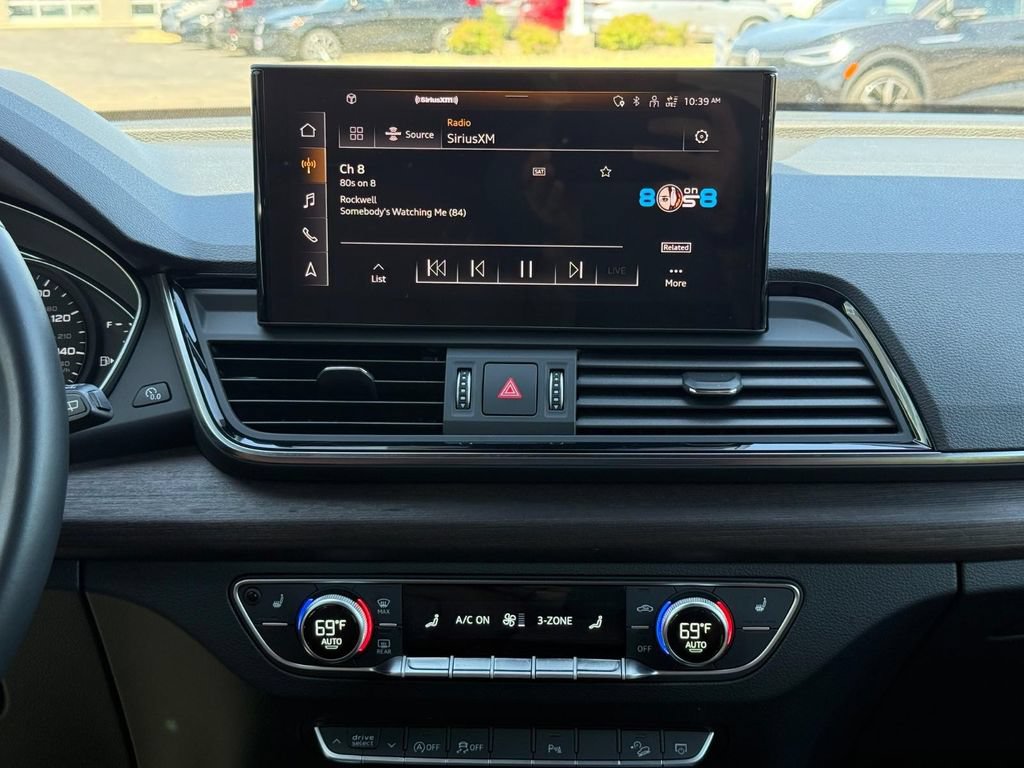 Used 2023 Audi Q5 2.0T Premium w/ Convenience Package AWD/4WD image 12