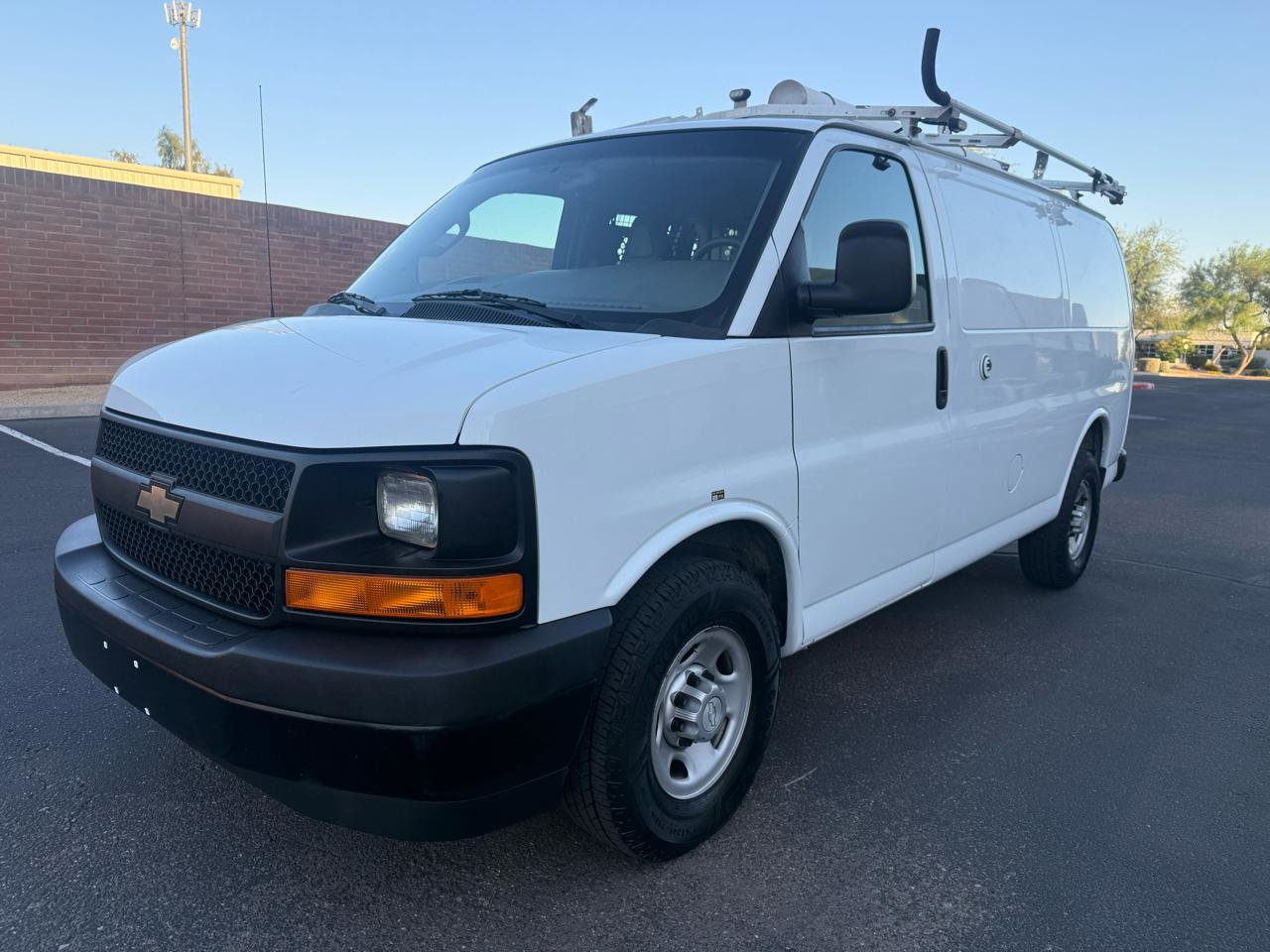 Used 2017 Chevrolet Express 2500 RWD image 7