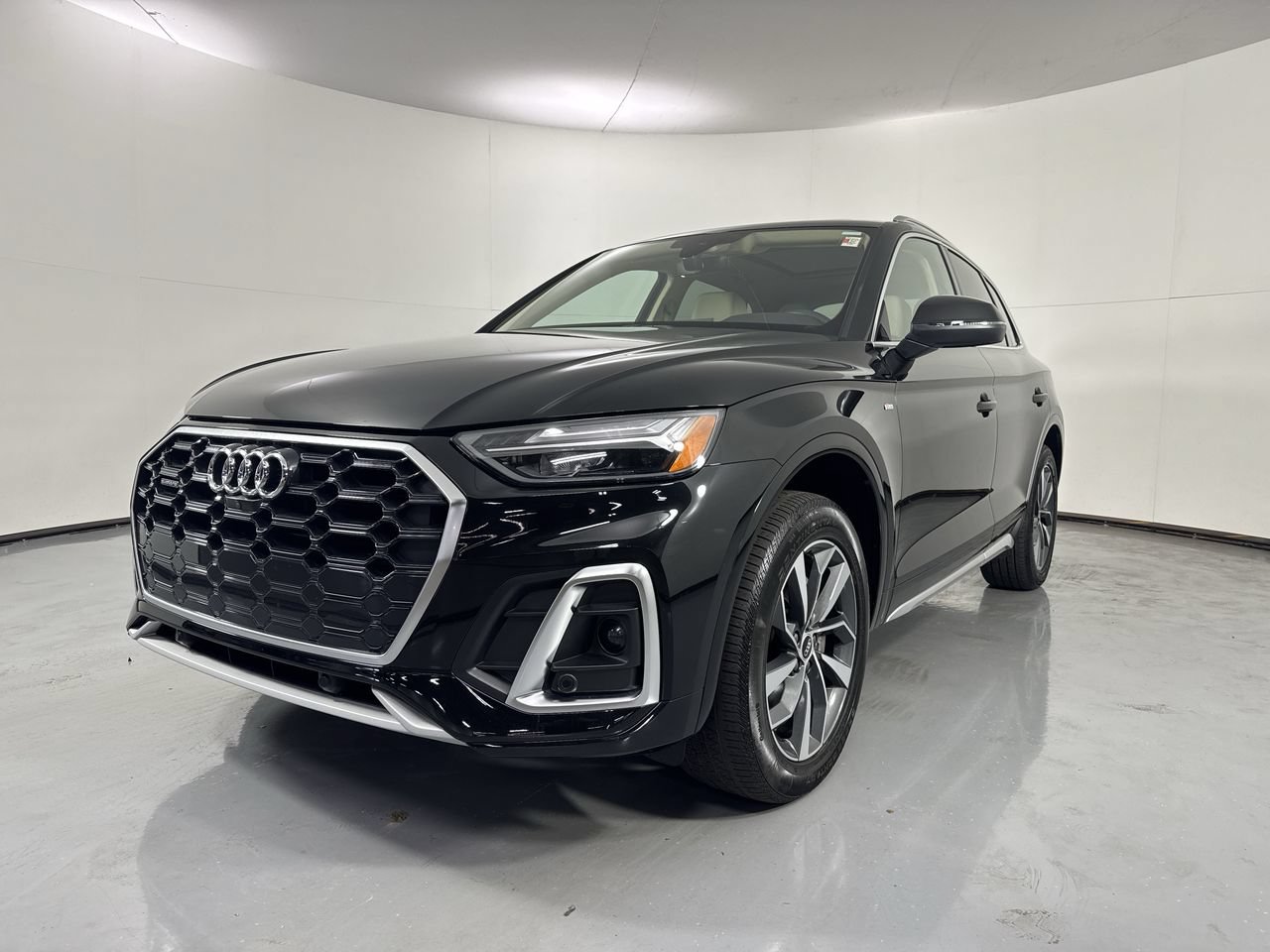 Used 2023 Audi Q5 2.0T Premium Plus w/ Premium Plus Package AWD/4WD image 32