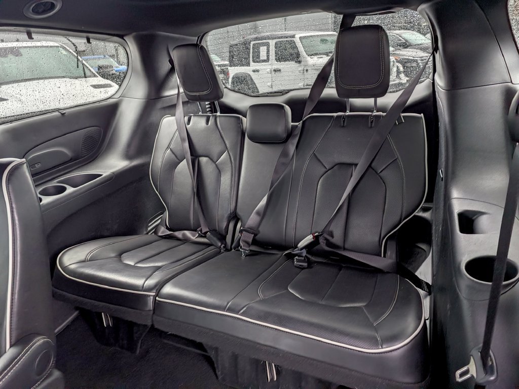 Used 2025 Chrysler Pacifica Limited FWD image 22