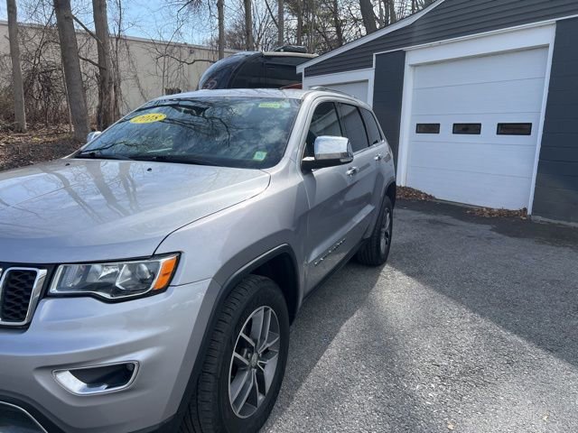 Used 2018 Jeep Grand Cherokee Limited AWD/4WD image 2