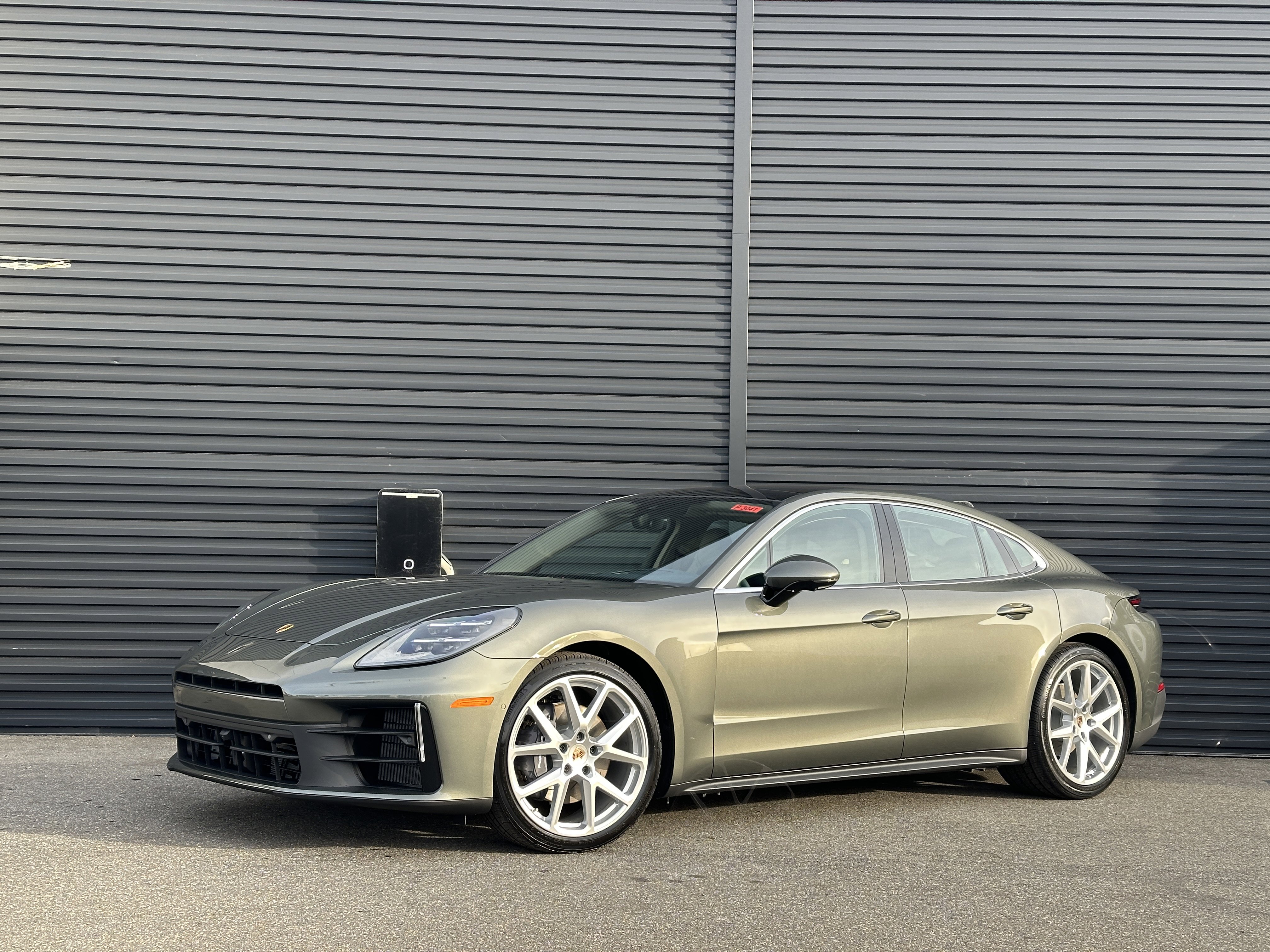 New 2026 Porsche Panamera 4 image 1