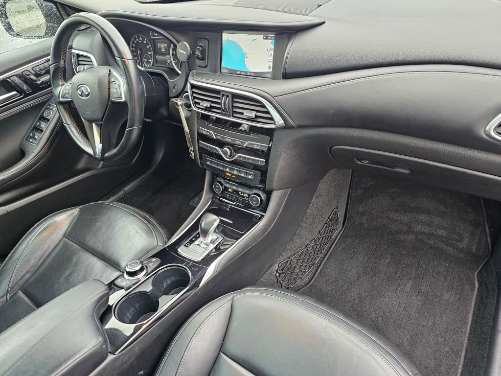 Used 2017 INFINITI QX30 Premium image 13