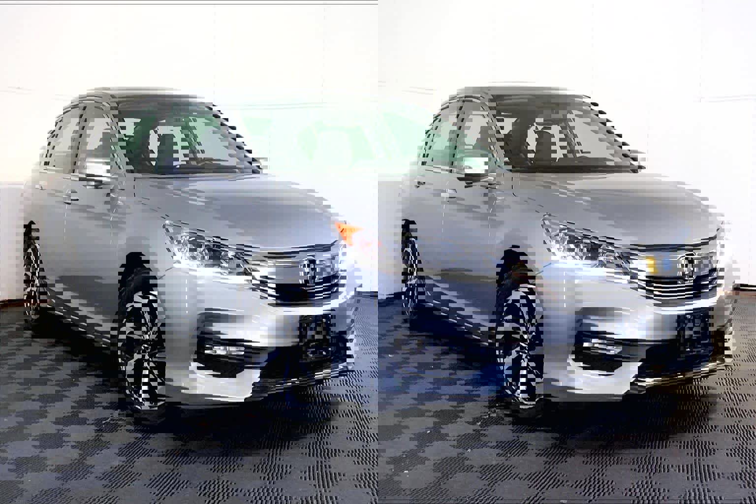 Used 2017 Honda Accord EX-L image 9