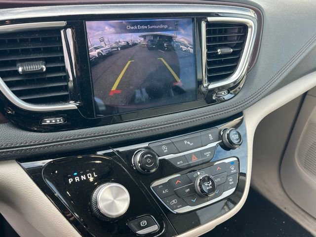 Used 2020 Chrysler Pacifica Limited image 23