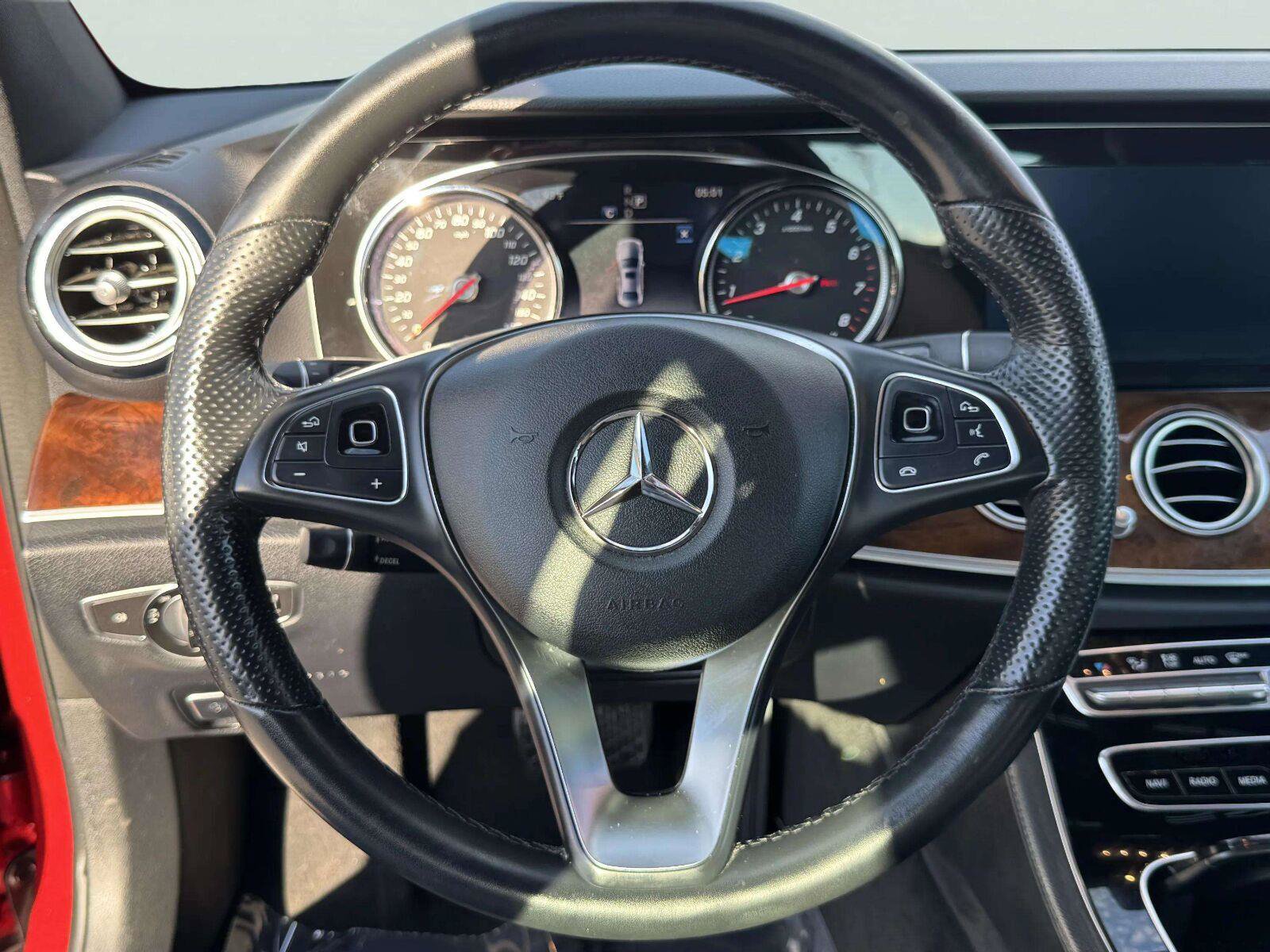 Used 2018 Mercedes-Benz E 300 4MATIC image 24