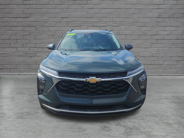 Used 2025 Chevrolet Trax LT FWD image 8