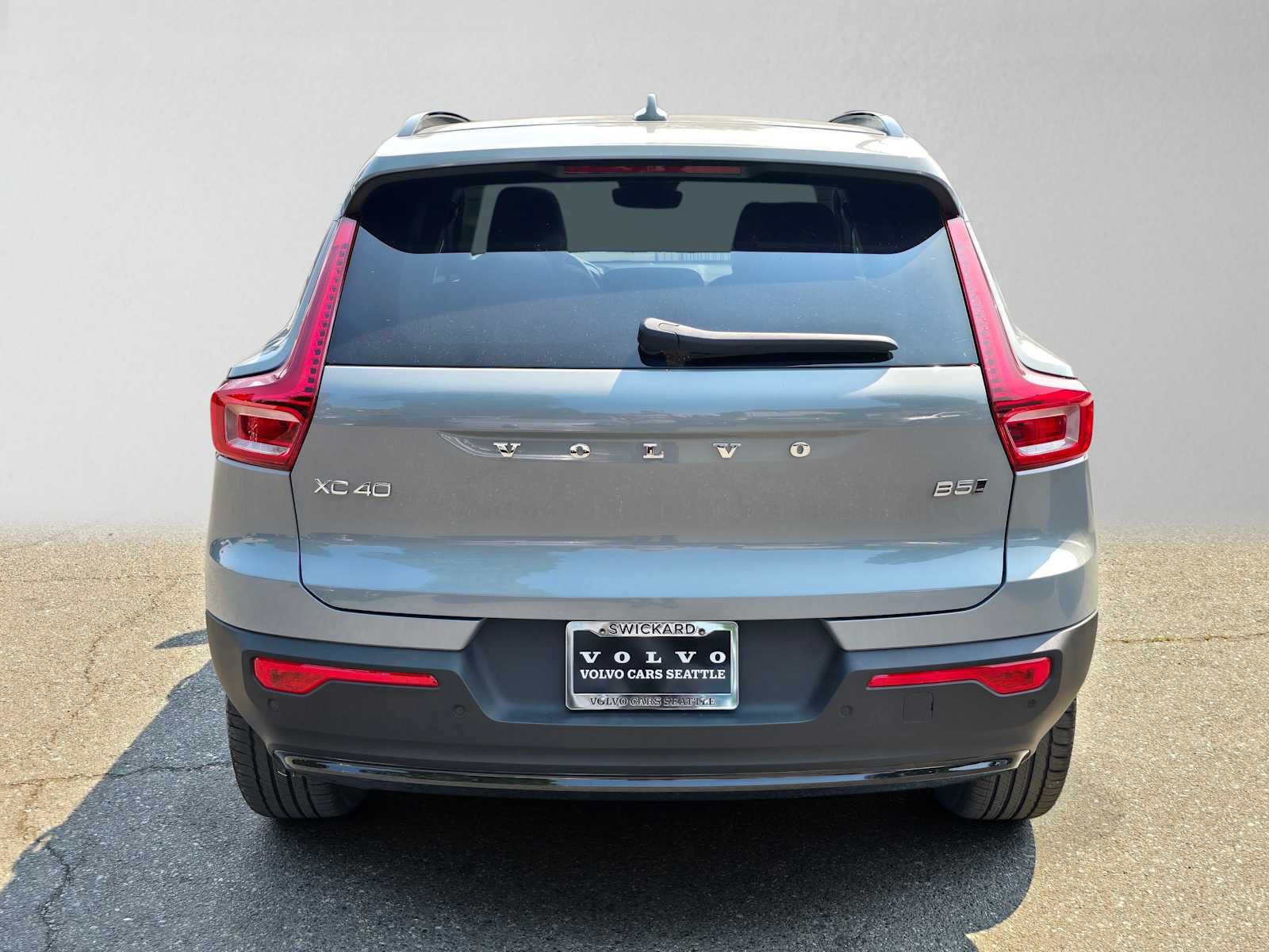 New 2026 Volvo XC40 B5 Plus w/ Protection Package Premier AWD/4WD image 4