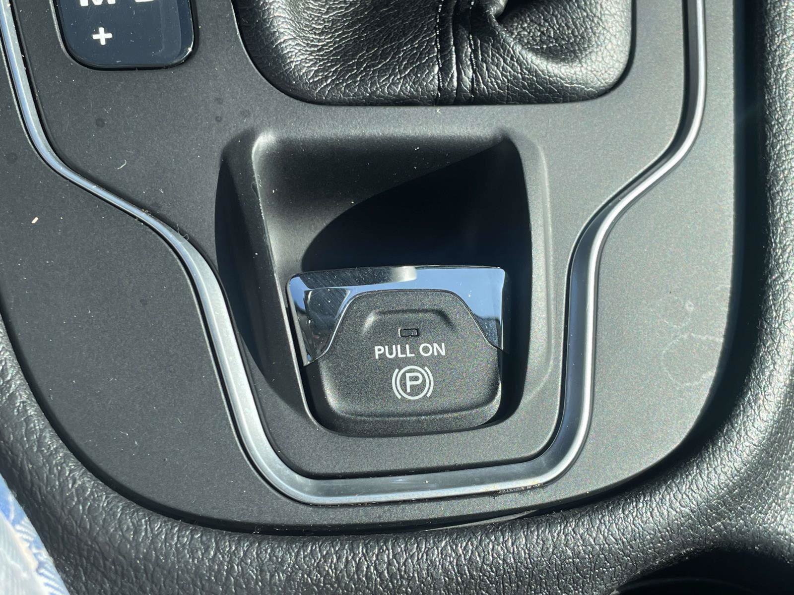 Used 2021 Jeep Cherokee Latitude Plus w/ Sun & Sound Group FWD image 21