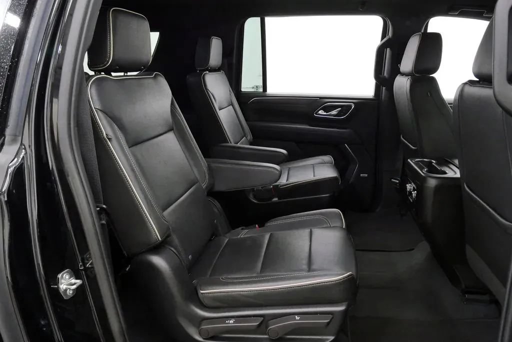 Used 2023 GMC Yukon XL SLT w/ SLT Luxury Package AWD/4WD image 15