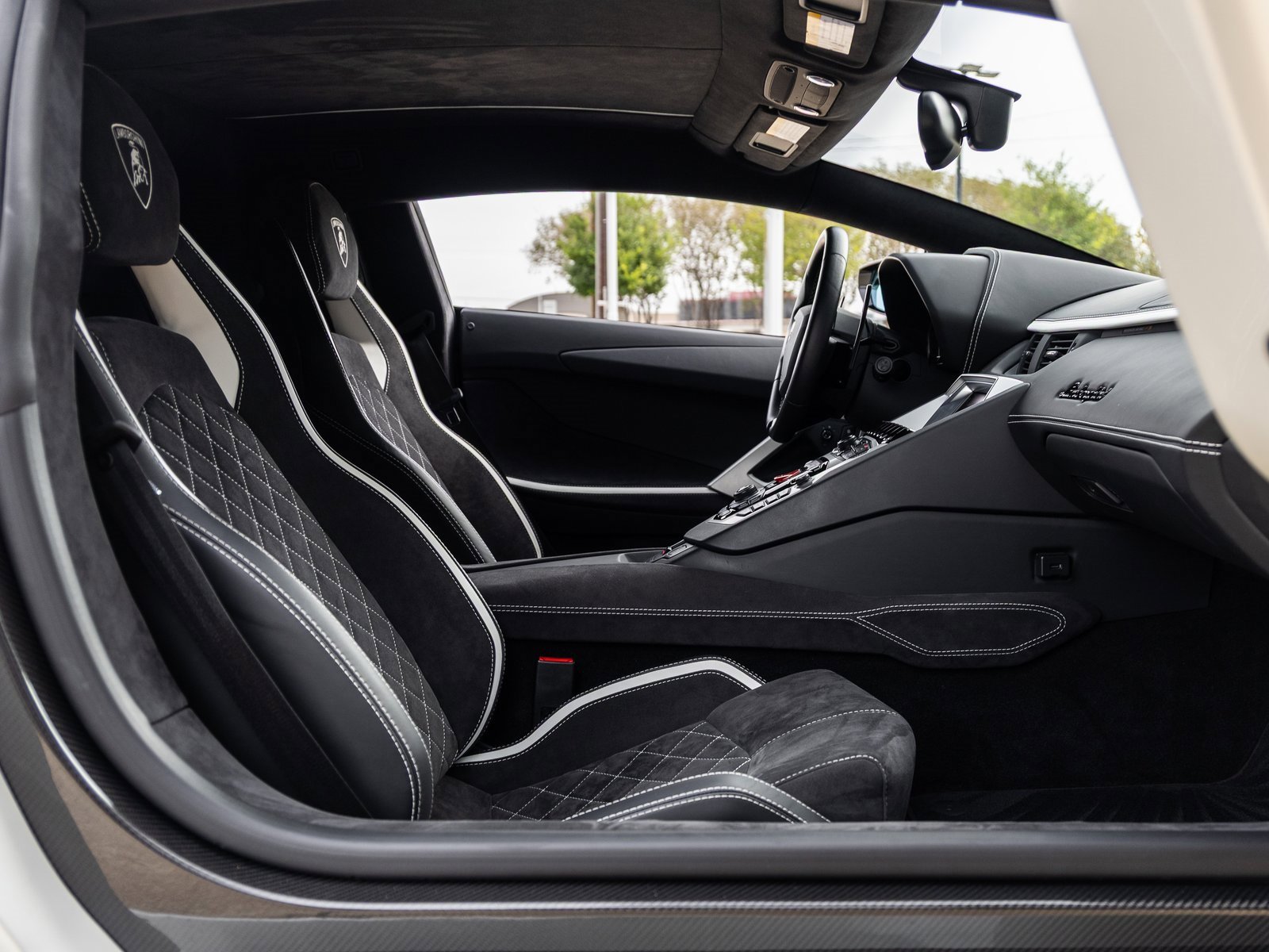 Used 2018 Lamborghini Aventador S image 42